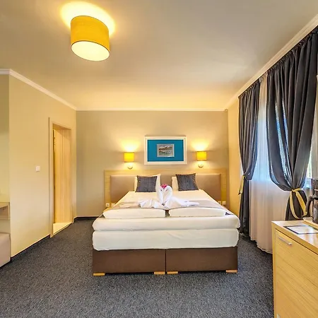 Di Lago Hotel 3*