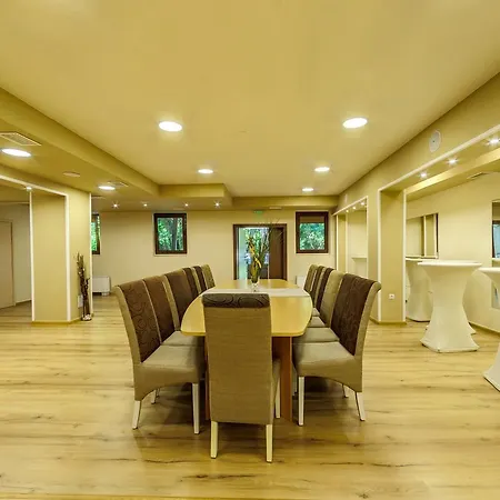 Di Lago Hotel 3*